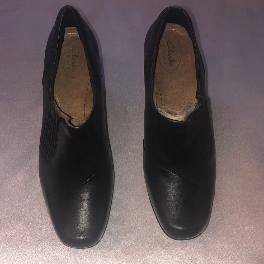 Clarks Shoes (Like-new)